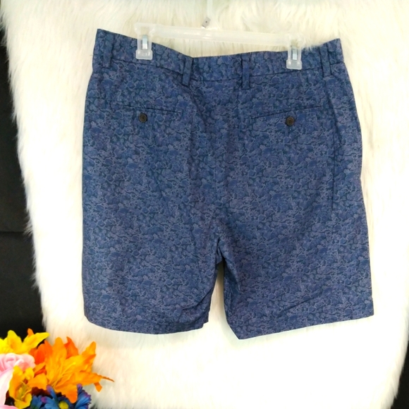 Chaps Men's Blue Floral Shorts Size 36 - Picture 7 of 9